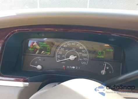 2004 Lincoln Town Car Signature из США, поврежденный, VIN 1LNHM81W74Y657664